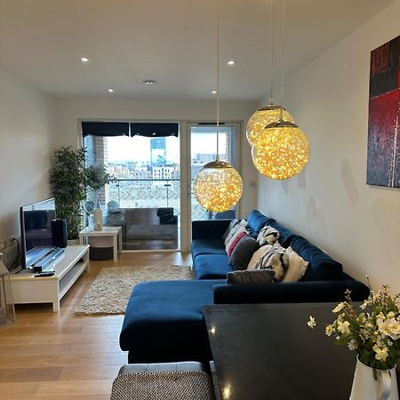 Luxury 3 Bedroom Flat In Stratford, Лондон Екстериор снимка