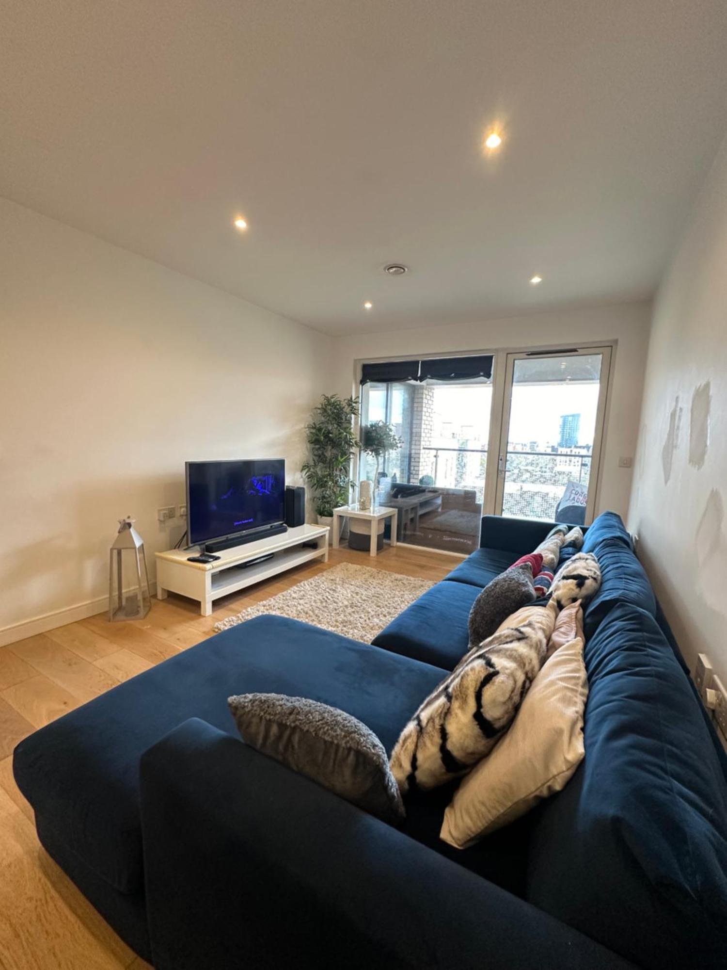 Luxury 3 Bedroom Flat In Stratford, Лондон Екстериор снимка