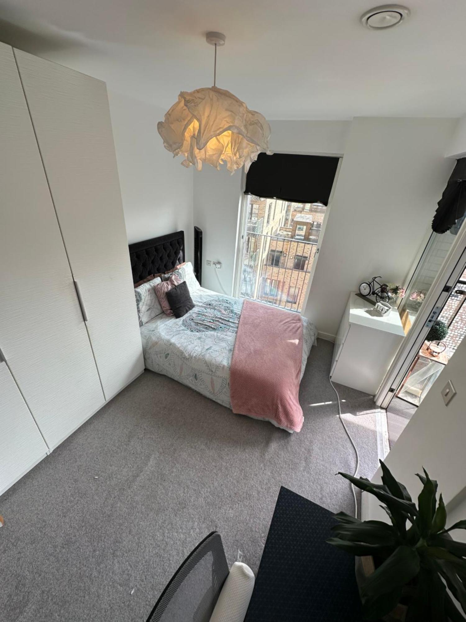 Luxury 3 Bedroom Flat In Stratford, Лондон Екстериор снимка