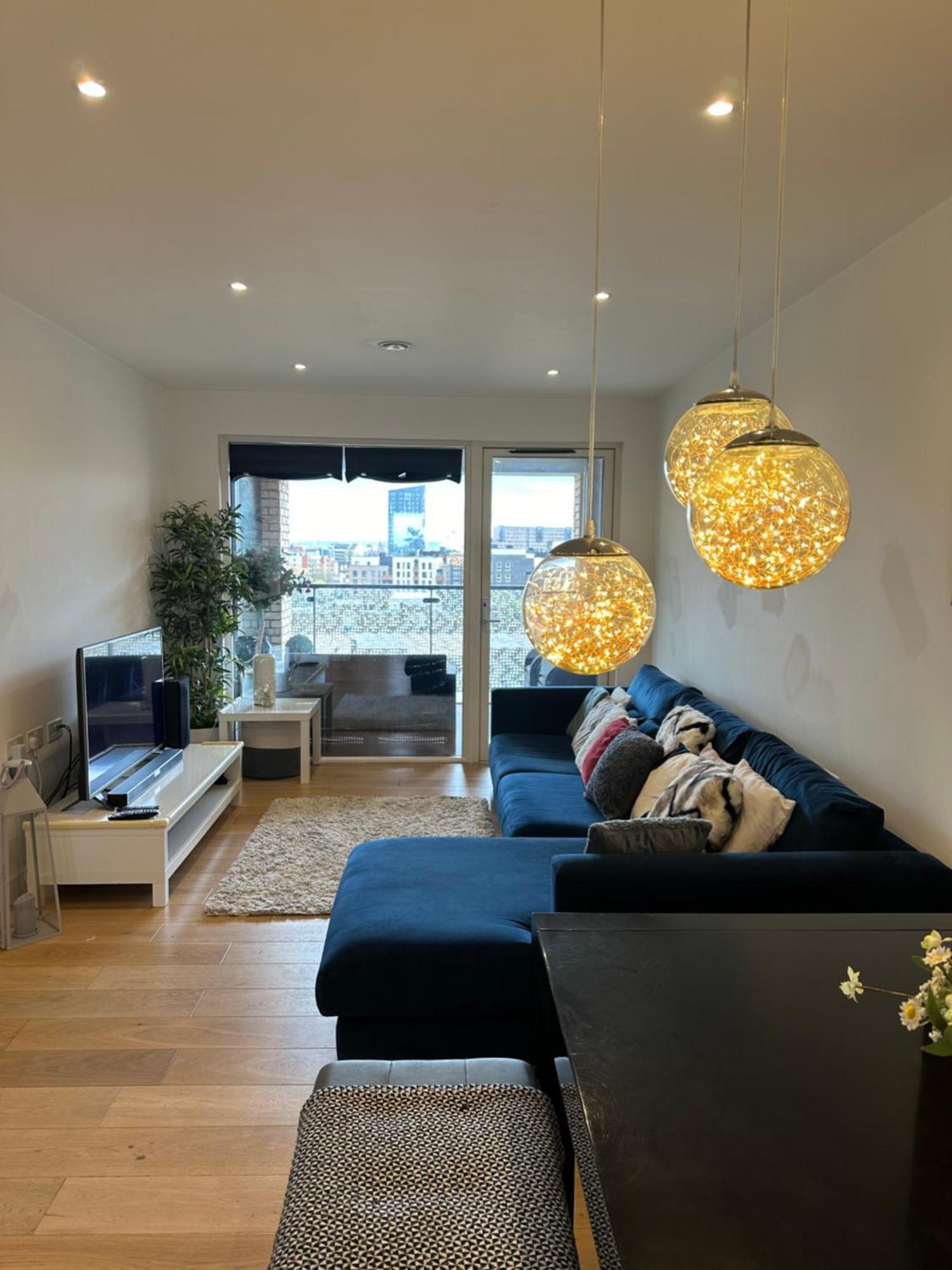 Luxury 3 Bedroom Flat In Stratford, Лондон Екстериор снимка