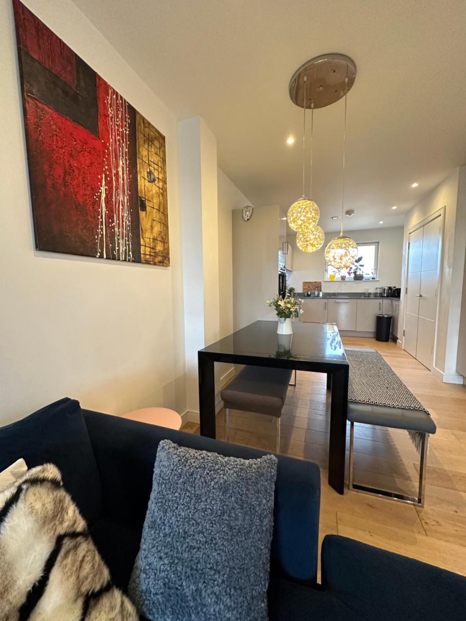 Luxury 3 Bedroom Flat In Stratford, Лондон Екстериор снимка