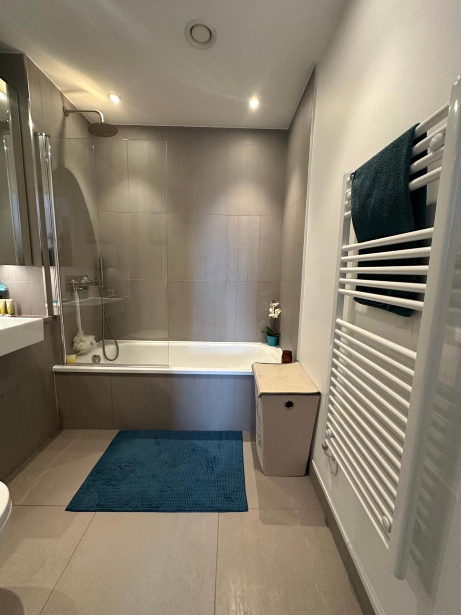 Luxury 3 Bedroom Flat In Stratford, Лондон Екстериор снимка
