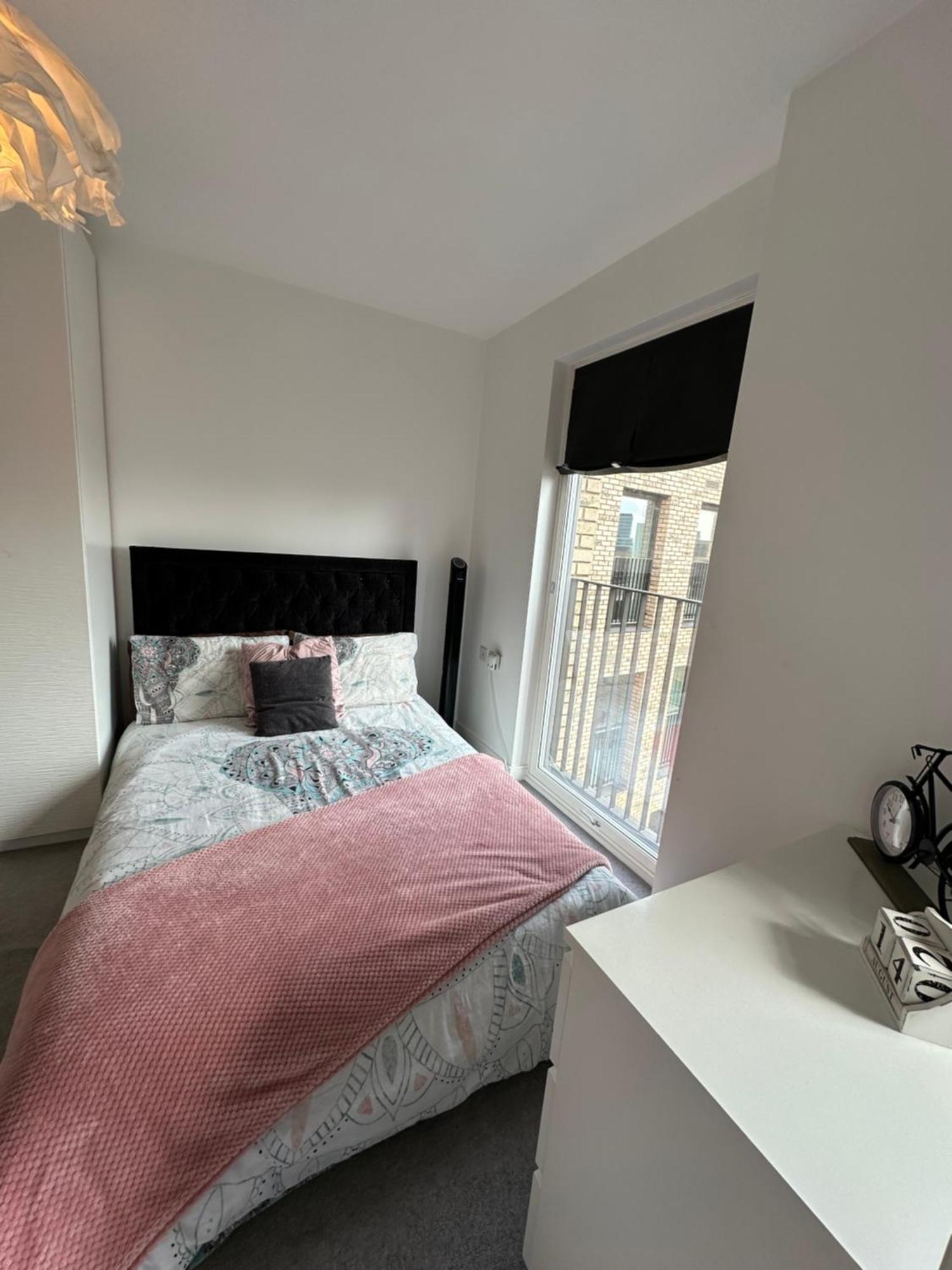 Luxury 3 Bedroom Flat In Stratford, Лондон Екстериор снимка