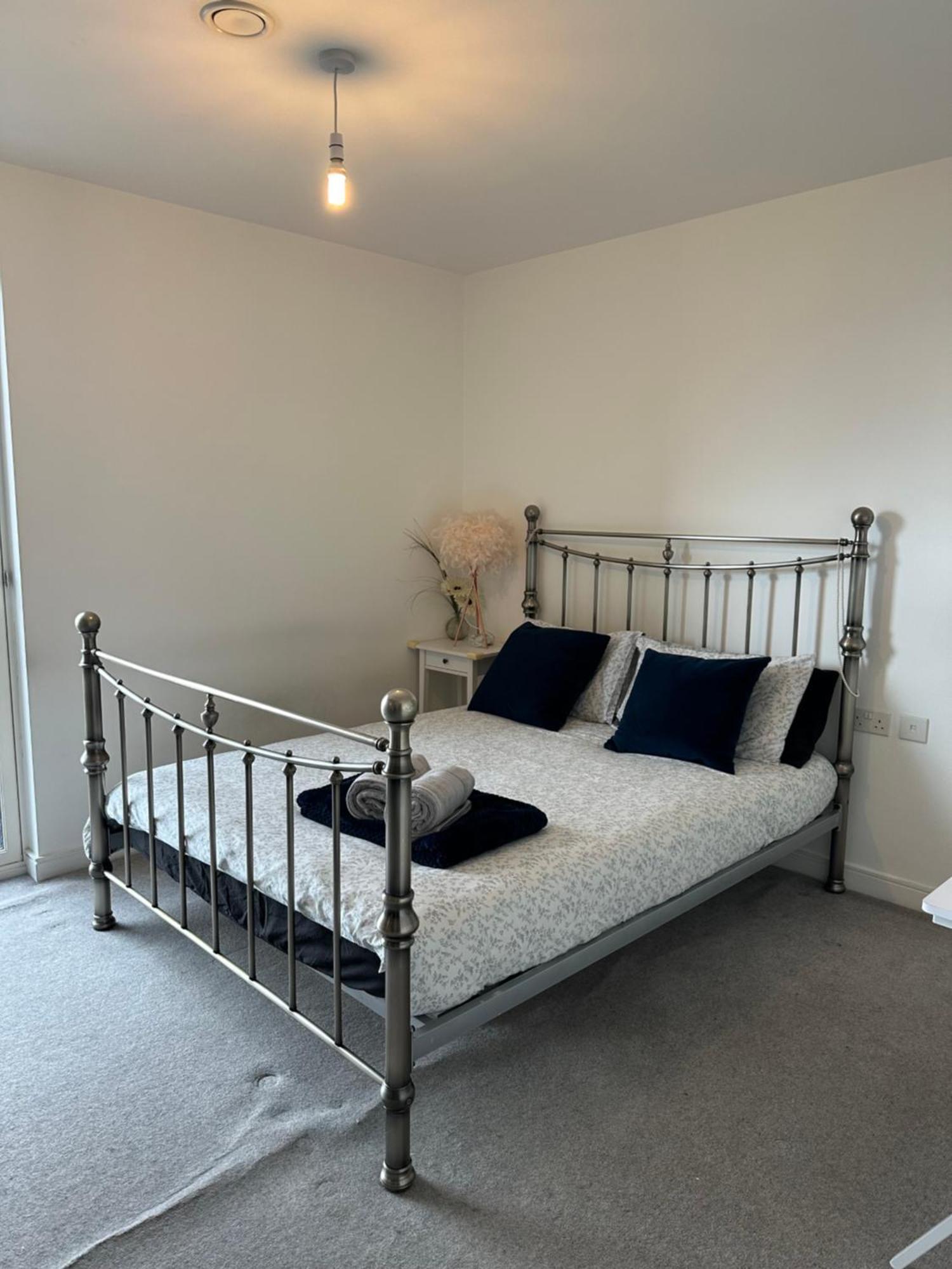 Luxury 3 Bedroom Flat In Stratford, Лондон Екстериор снимка