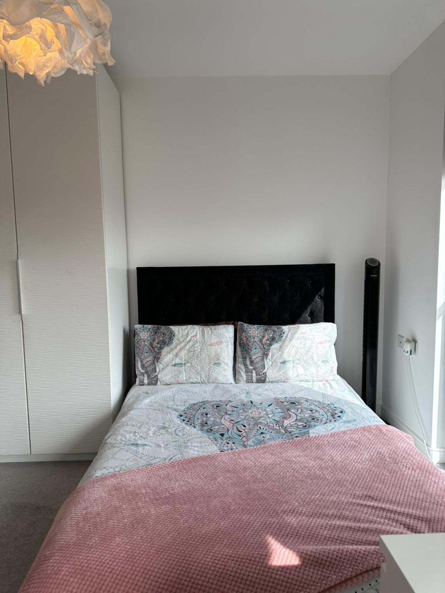 Luxury 3 Bedroom Flat In Stratford, Лондон Екстериор снимка