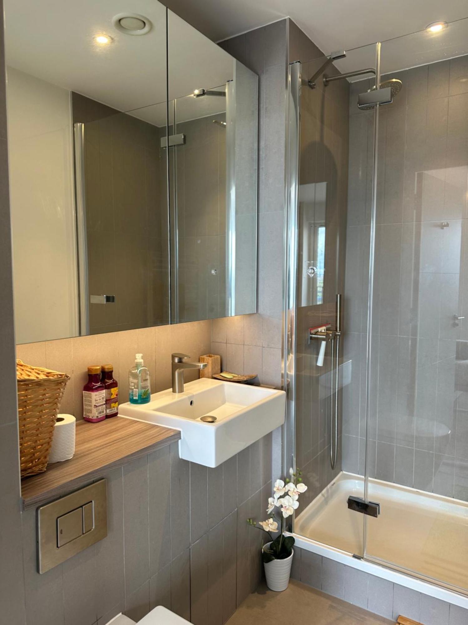 Luxury 3 Bedroom Flat In Stratford, Лондон Екстериор снимка