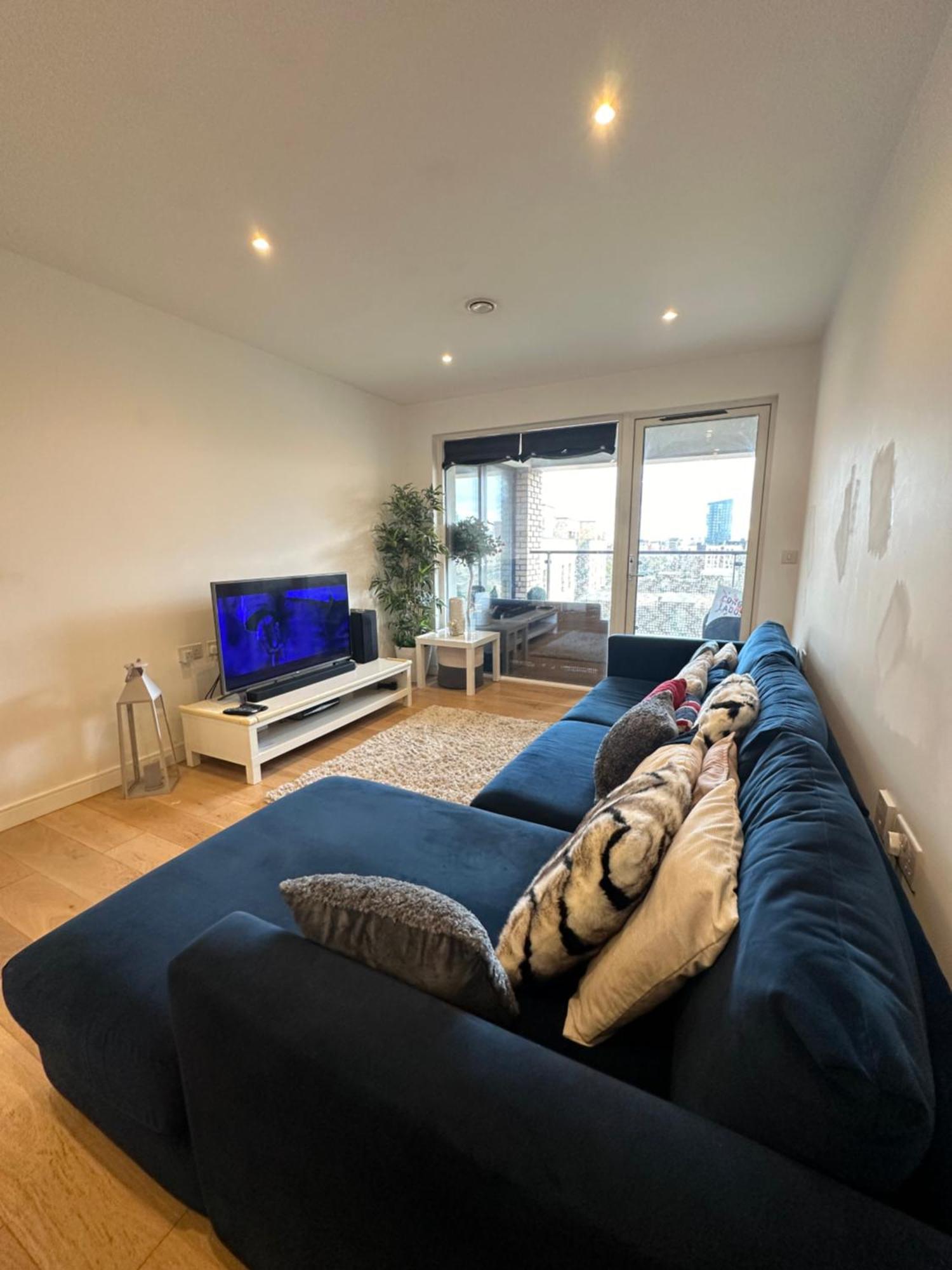 Luxury 3 Bedroom Flat In Stratford, Лондон Екстериор снимка