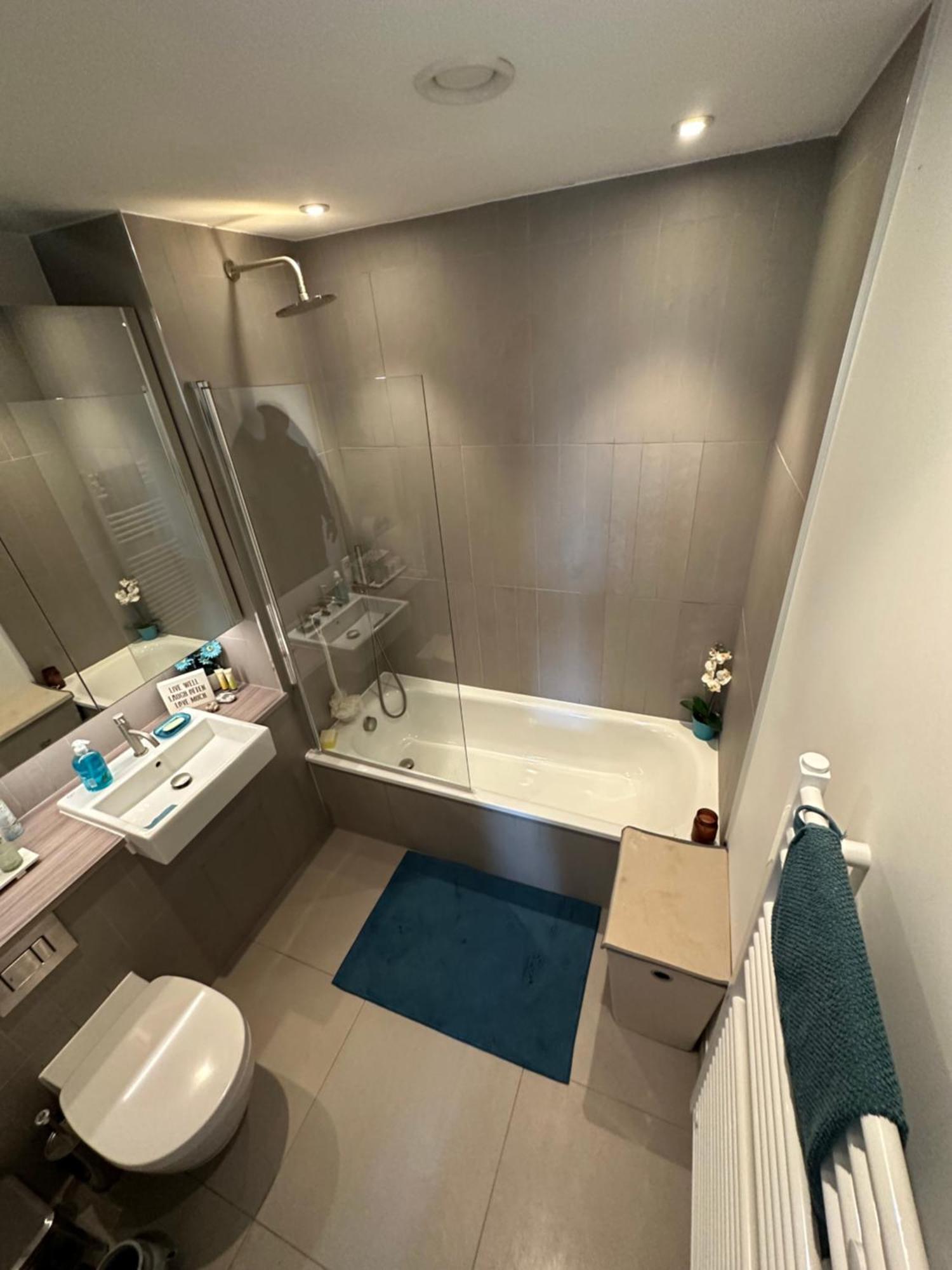 Luxury 3 Bedroom Flat In Stratford, Лондон Екстериор снимка