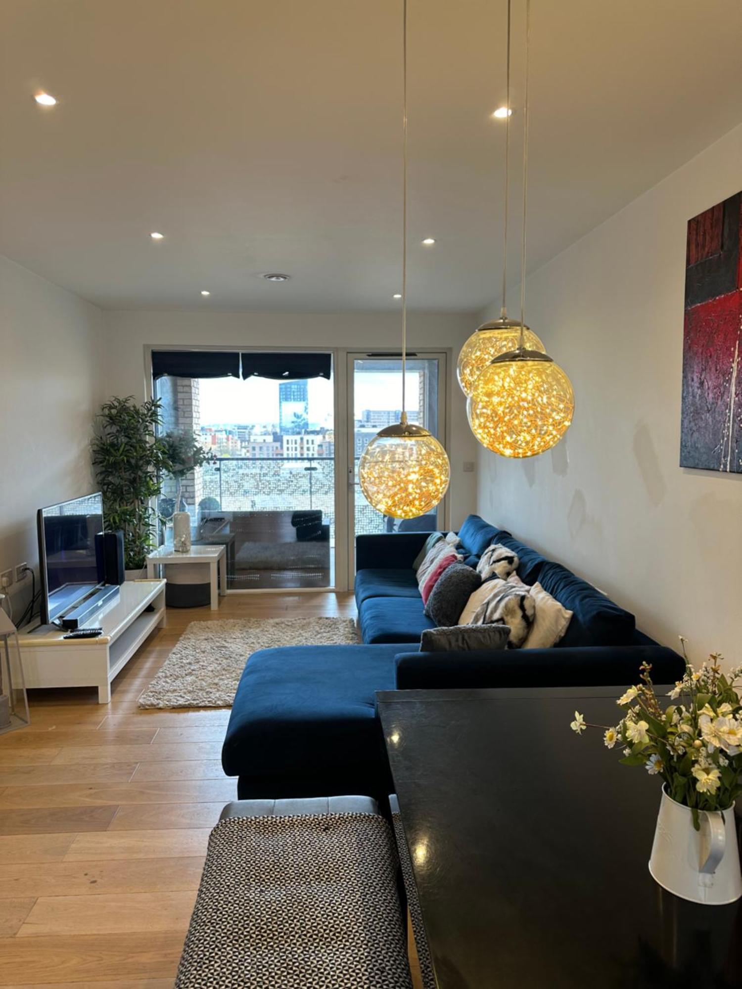 Luxury 3 Bedroom Flat In Stratford, Лондон Екстериор снимка