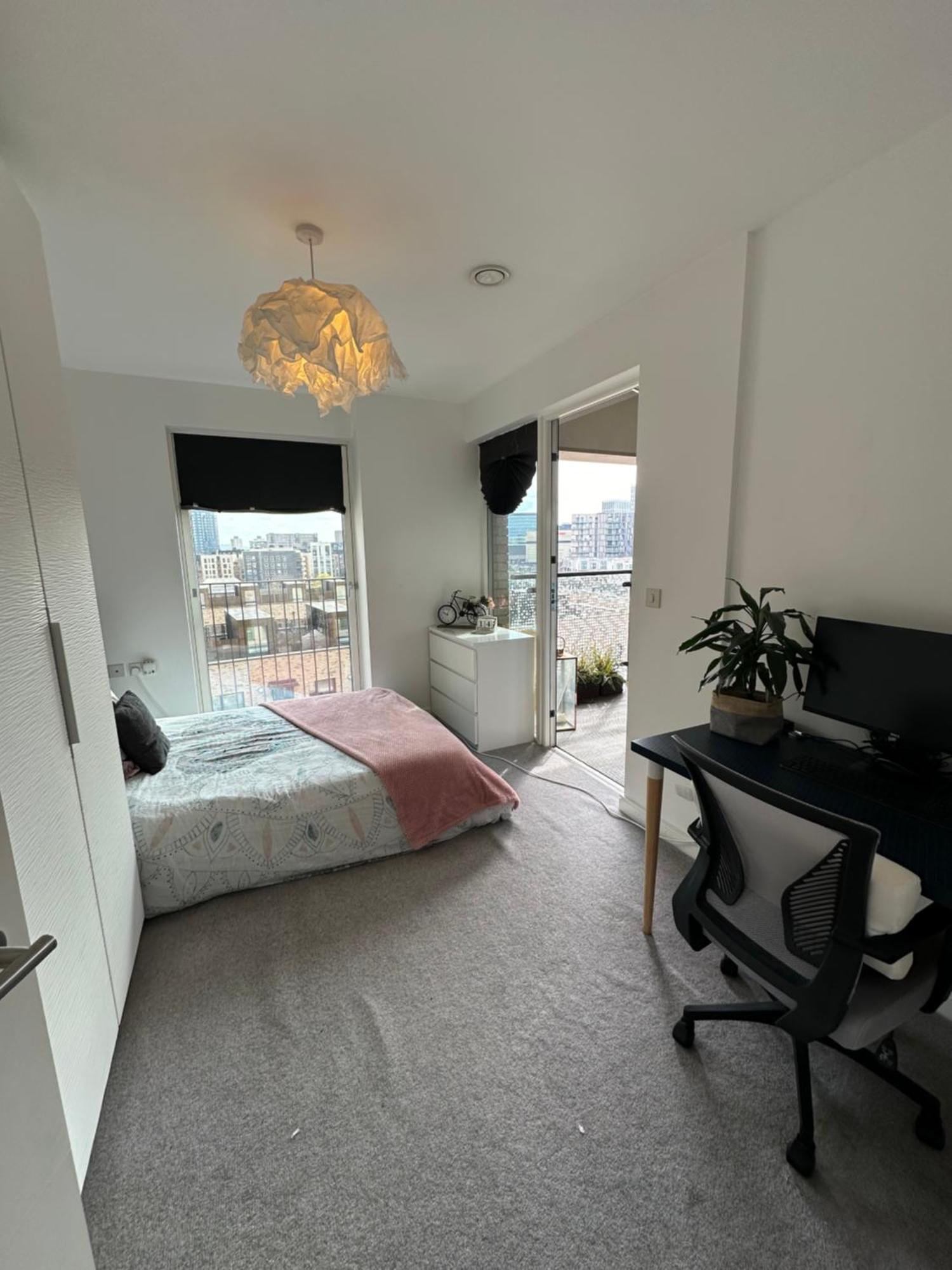 Luxury 3 Bedroom Flat In Stratford, Лондон Екстериор снимка