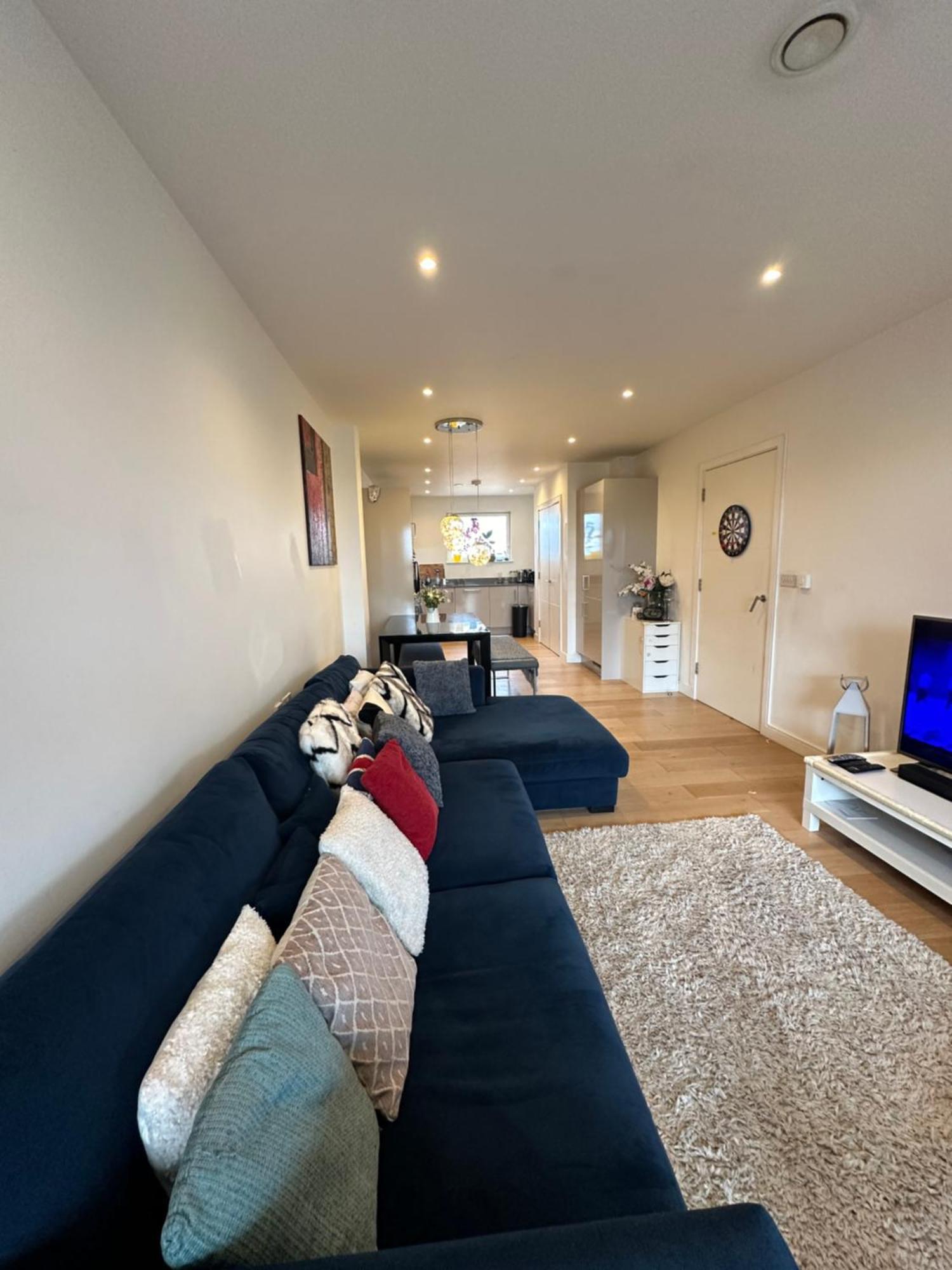Luxury 3 Bedroom Flat In Stratford, Лондон Екстериор снимка