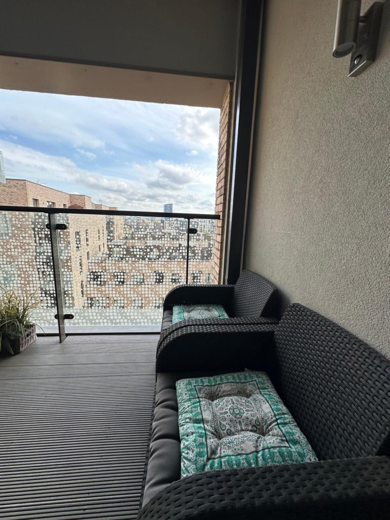 Luxury 3 Bedroom Flat In Stratford, Лондон Екстериор снимка