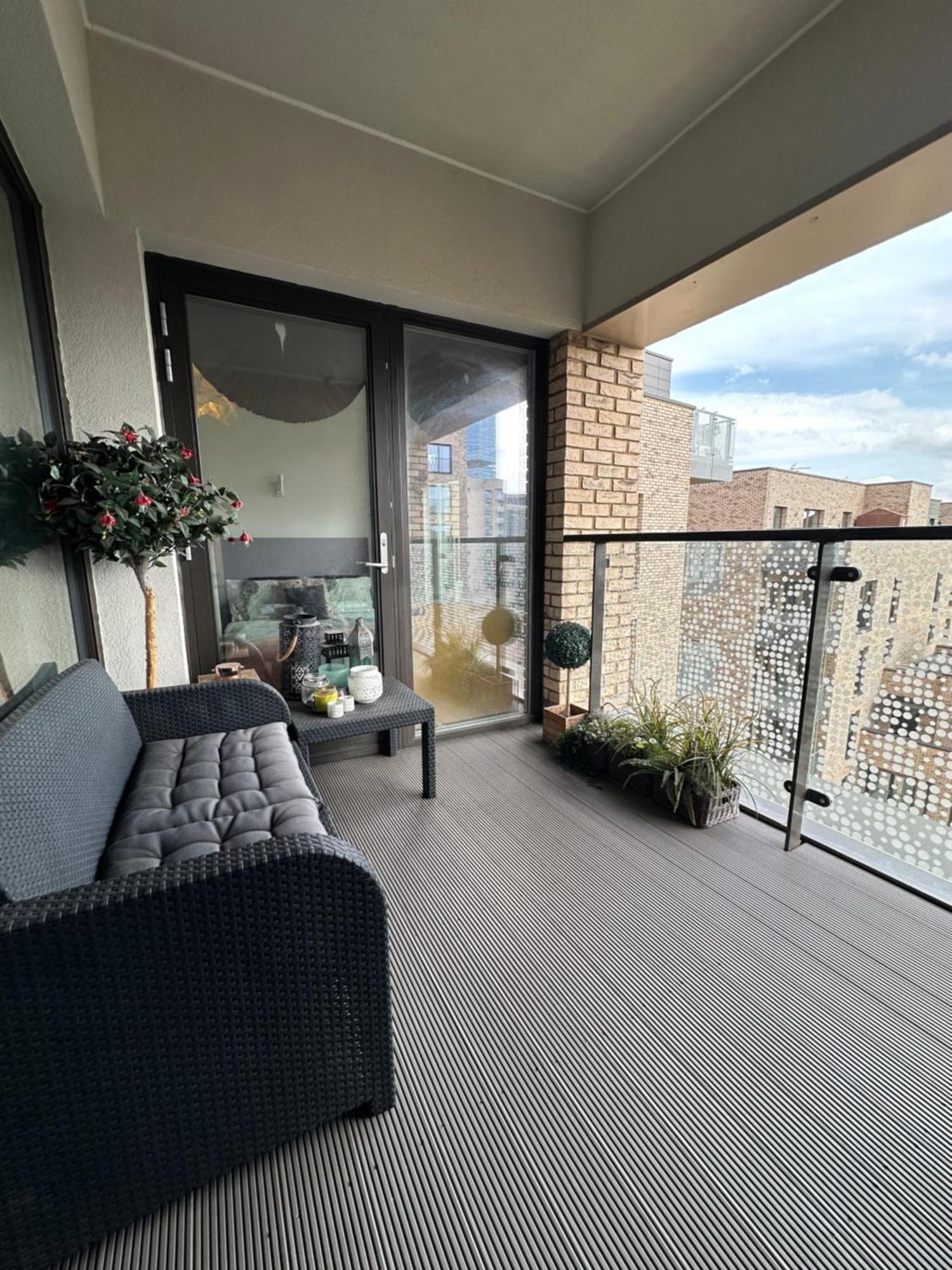 Luxury 3 Bedroom Flat In Stratford, Лондон Екстериор снимка